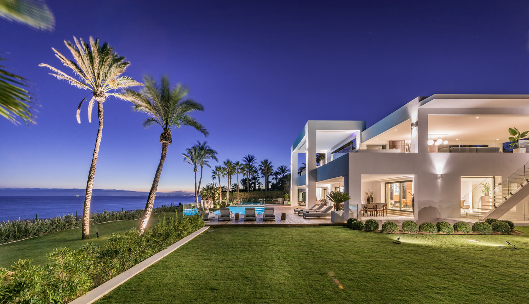 la-perla-beach-new-golden-mile