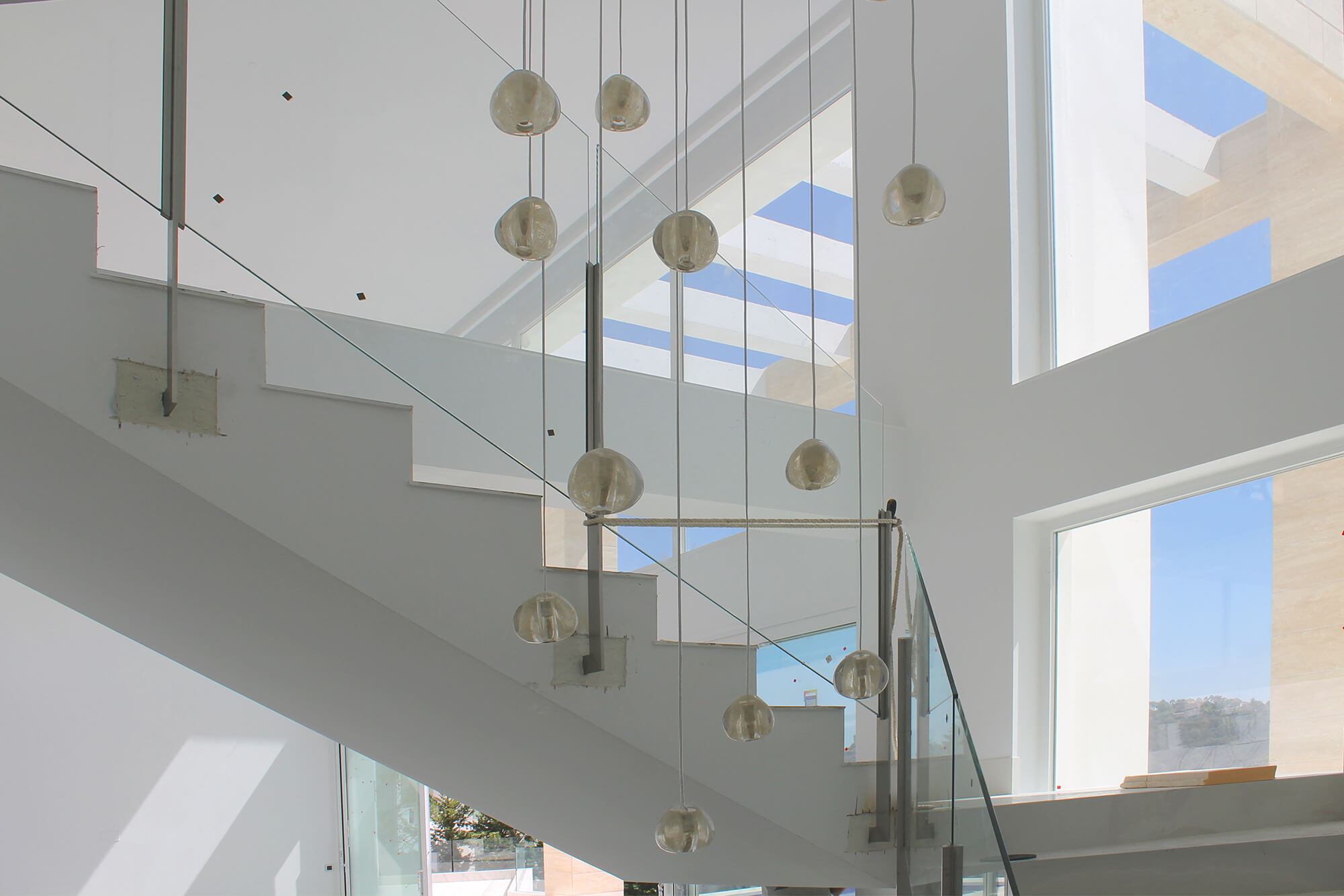 villa-contemporanea-en-los-arqueros-golf-resort